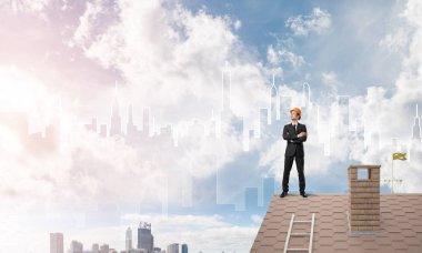 Çatıda duran mühendisi