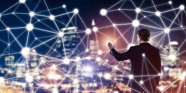 işadamı gece cityscape karşı 