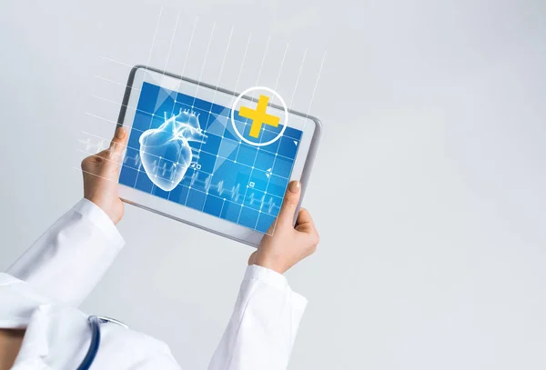 Tablet pc device in hands of doctor — Stock Photo, Image