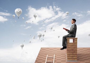 evde oturan işadamı 