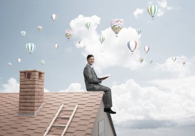 evde oturan işadamı 