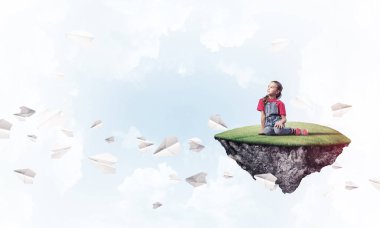 sevimli gülümseyen kız  