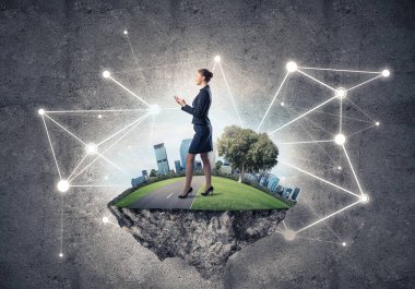 Adası üzerinde şık iş kadını 