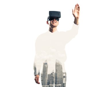 Sanal gerçeklik kulaklığı olan adam. 