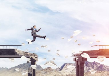 işadamı boşluğu atlama