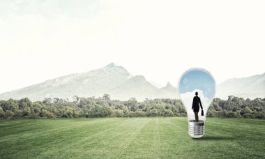 işkadını ampul içinde sıkışmış