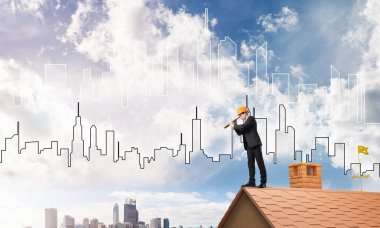 adam çatıda spyglass içinde arıyorum