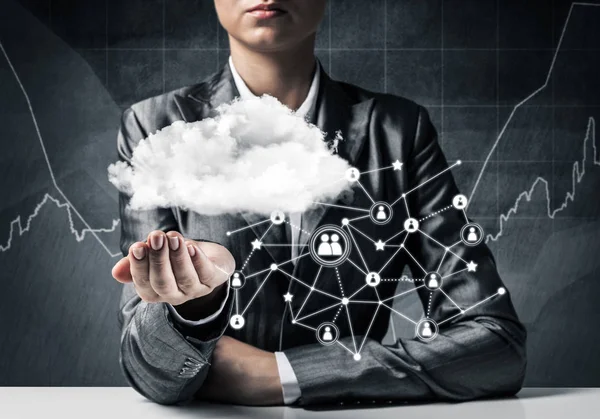 Empresária Terno Mantendo Nuvem Com Conexões Rede Mão Com Esboços — Fotografia de Stock
