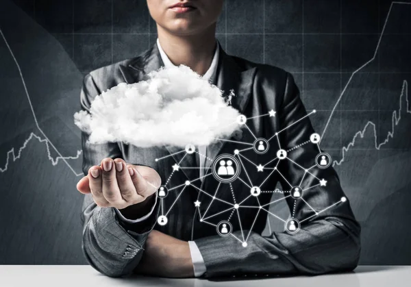 Imprenditrice Giacca Cravatta Che Mantiene Cloud Con Connessioni Rete Mano — Foto Stock