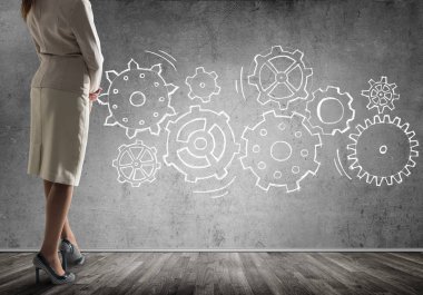 İş kadını ve takım çalışmasının alt görünümü duvara çizildi