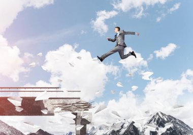 işadamı boşluğu atlama