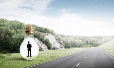 Ampulün içindeki iş adamı 