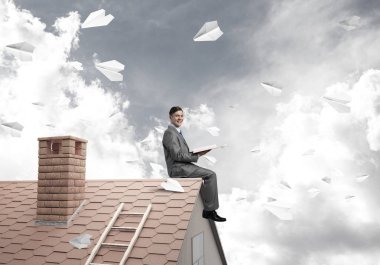 evde oturan işadamı 