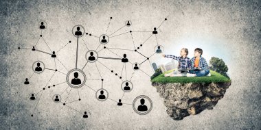  kitap ile yüzen adada Eko kavramı çocuklarım oturuyor.