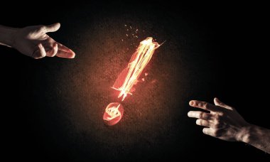 Yangın parlayan ünlem işareti