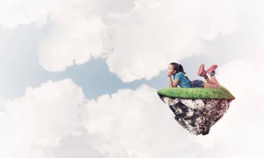 sevimli gülümseyen kız 