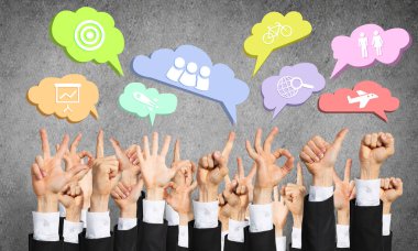 farklı hareketleri gösterilen eller