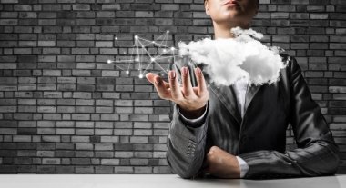 Ağ bağlantıları ile bulut el iş skeçler arka plan, sosyal bağlantı ve ağ kavramları üzerinde tutarak takım elbiseli işkadını