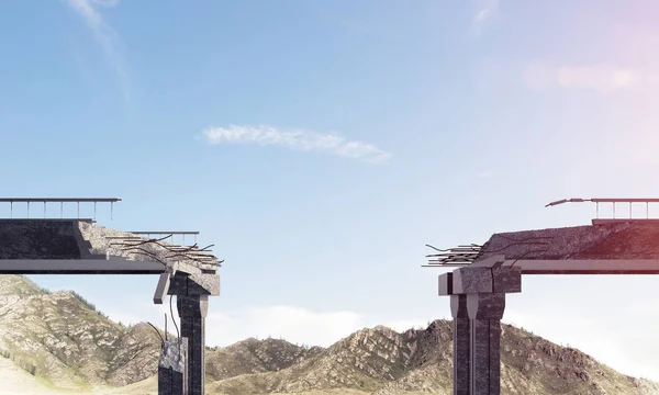 Gebroken Betonnen Brug Met Natuur Landschap Hoge Bergen Cloudly Skyline — Stockfoto