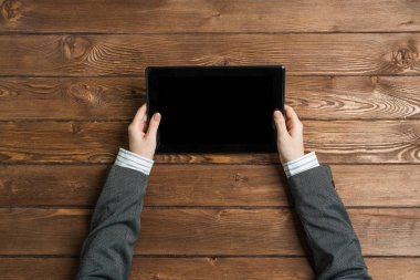 Tablet PC'yi kullanma eller 