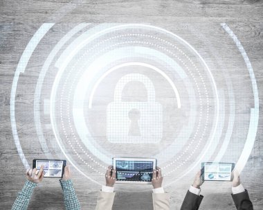 Bir grup insan cihazlar ile 