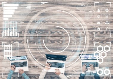 Bir grup insan cihazlar ile 