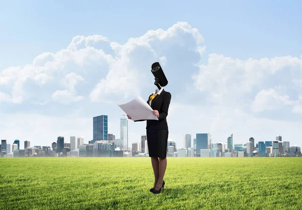 Empresaria con cámara en lugar de cabeza — Foto de Stock