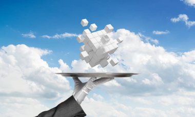 Beyaz eldiven birden çok küpleri ile bulutlu gökyüzü arka plan üzerinde metal tepside sunulması elinde garsonun kırpılmış görüntü. 3D render.