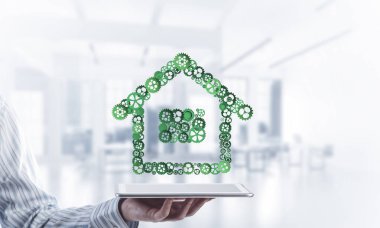 İşadamlarının elinde tablet tablet ve bağlı viteslerden oluşan tabela var. Karışık ortam