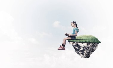 sevimli gülümseyen kız 