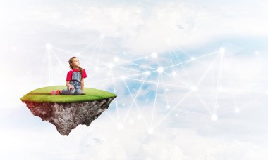 sevimli gülümseyen kız 