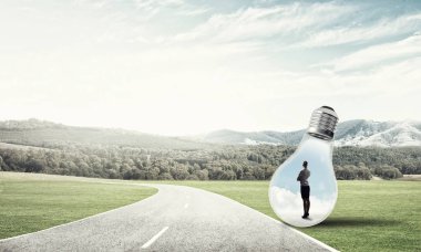 Ampulün içindeki iş kadını 