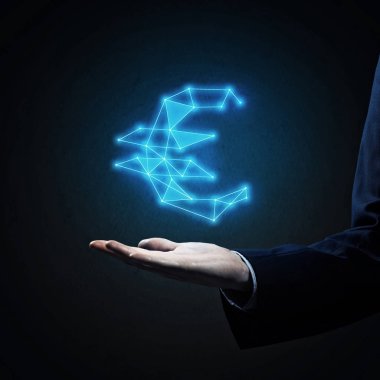 Euro simgesi parlayan avucunda gösterilen işadamı el kapatın