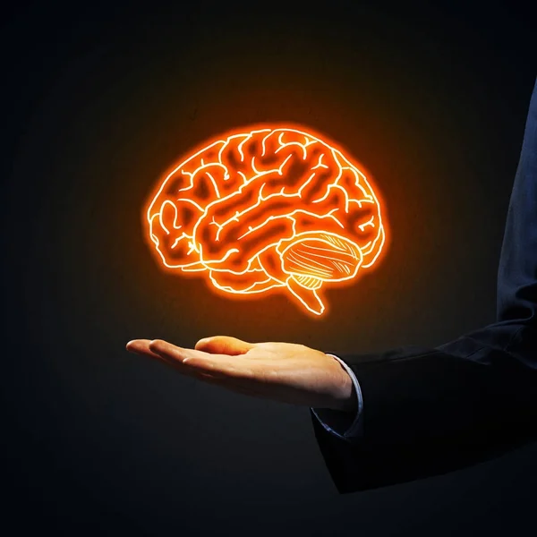 Business man hand holding brain in palm — стоковое фото