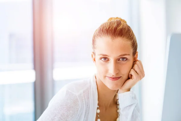 Attractive Young Woman Working Computer While Sitting Office — Stock Photo, Image