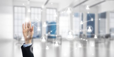 Ağ kavramı ekranda dokunmadan işkadını el Close-Up