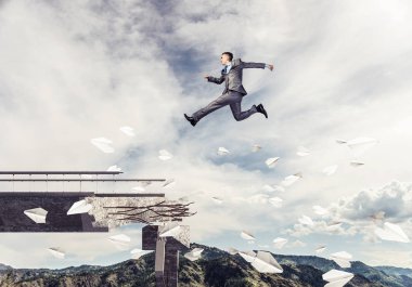 işadamı boşluğu atlama