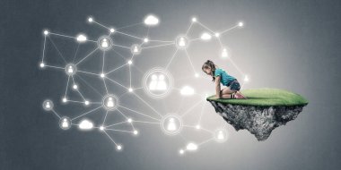 sevimli gülümseyen kız 