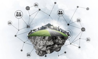 Gökyüzünde yükselen çimen ve şehir manzaralı güzel küçük bir ada.