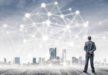 İşadamı arkasını kolluyor ve ağ çizimi kavramına bakıyor