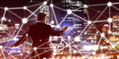 işadamı gece cityscape karşı 