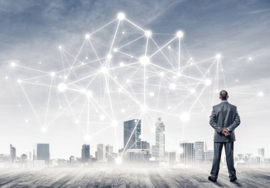 İşadamı arkasını kolluyor ve ağ çizimi kavramına bakıyor