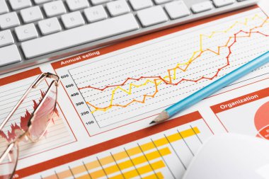 İş çalışma alanı klavye ile 