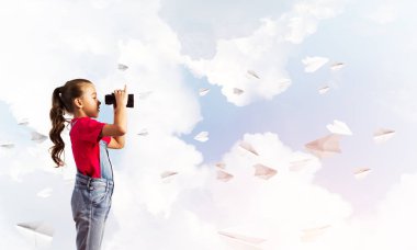 Küçük tatlı kız. 