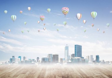 Sis ve balon gökyüzünde modern cityscape gökdelenler ve Binalar ile kaplı