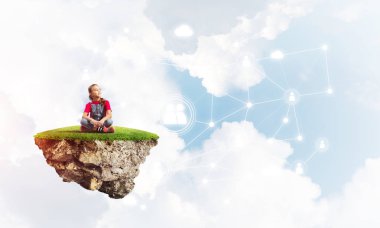 sevimli gülümseyen kız 