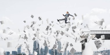 işadamı boşluğu atlama