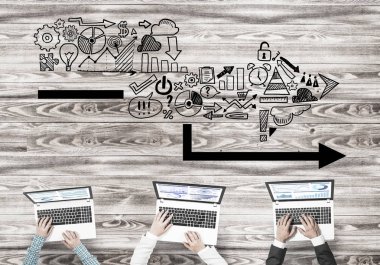 Bir grup insan elinde aygıtlarla