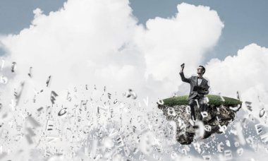 komik adam kırmızı gözlük