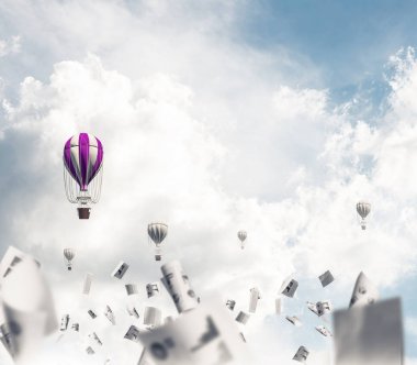 Renkli aerostats kağıt belgeler arasında ve mavi bulutlu gökyüzü üzerinde uçan. 3D render.